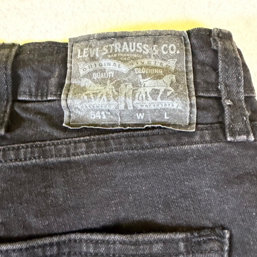 Levis 541 Athletic Taper Mens Black Denim Jeans 5-Pocket Pants 6117 - Picture 4 of 6